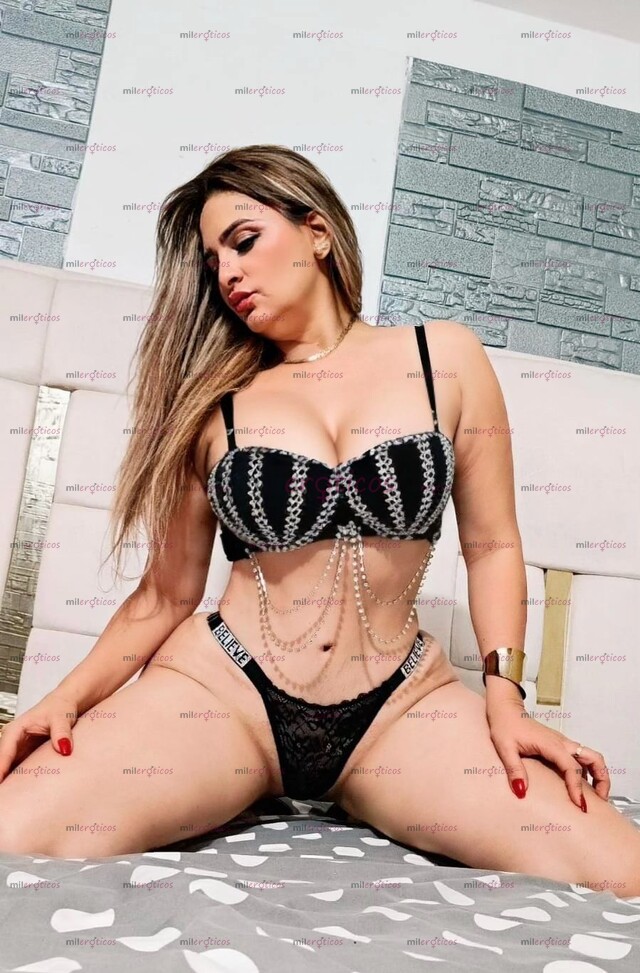 FOTOS DE MONA VOLUPTUOSA ADICTA AL SEXO ANAL DISPUESTA A COMPLACERTE Y HACERTE VIVIR UN S