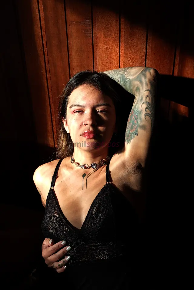 So atendo onlineoi sou a vanessa morena tatuada provocante e dona de um olhar que vai ser dificil esquecergosto de provocar realizar desejos e transfo...