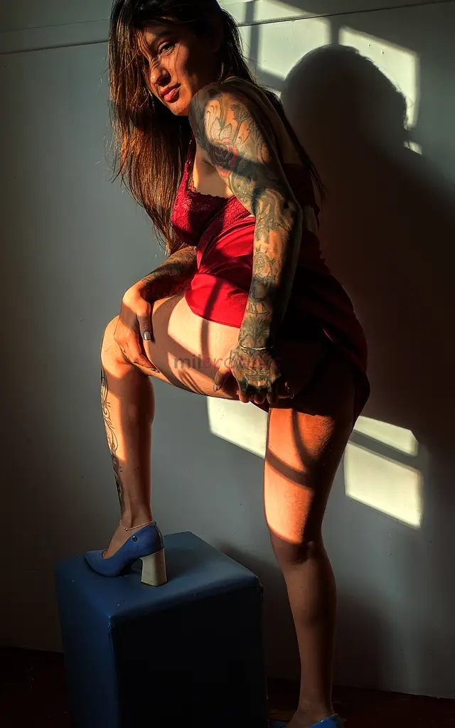 So atendo onlineoi sou a vanessa morena tatuada provocante e dona de um olhar que vai ser dificil esquecergosto de provocar realizar desejos e transfo...