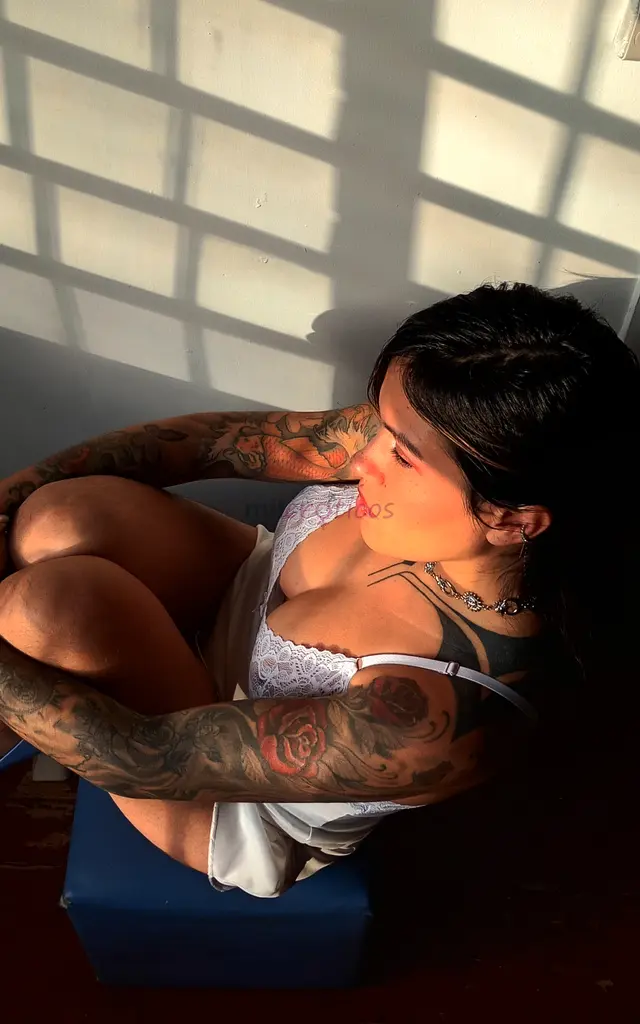 So atendo onlineoi sou a vanessa morena tatuada provocante e dona de um olhar que vai ser dificil esquecergosto de provocar realizar desejos e transfo...