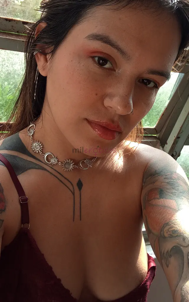 So atendo onlineoi sou a vanessa morena tatuada provocante e dona de um olhar que vai ser dificil esquecergosto de provocar realizar desejos e transfo...