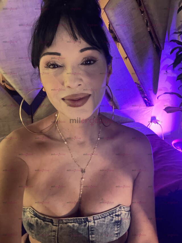 FOTOS DE UNA DIOSA HERMOSA, VOLUPTUOSA, BLANCA CABELLO NEGRO Y MUY HOT