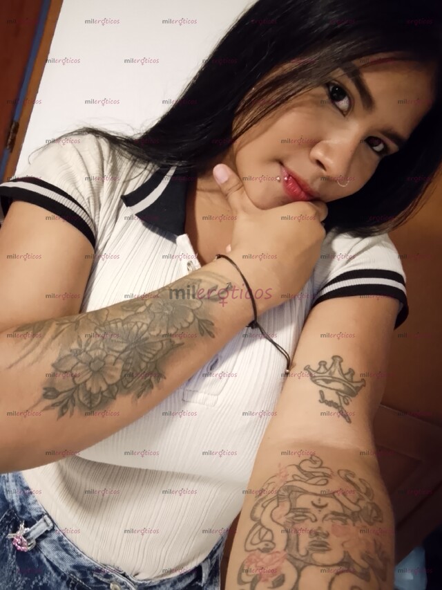 FOTOS DE HERMOSA MORENA TETONA DISPUESTA A PASAR UN MOMENTO DELICIOSO