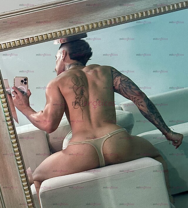FOTOS DE HEY , JOVEN TATUADO ATLÉTICO LISTO PARA COMPLACERLO