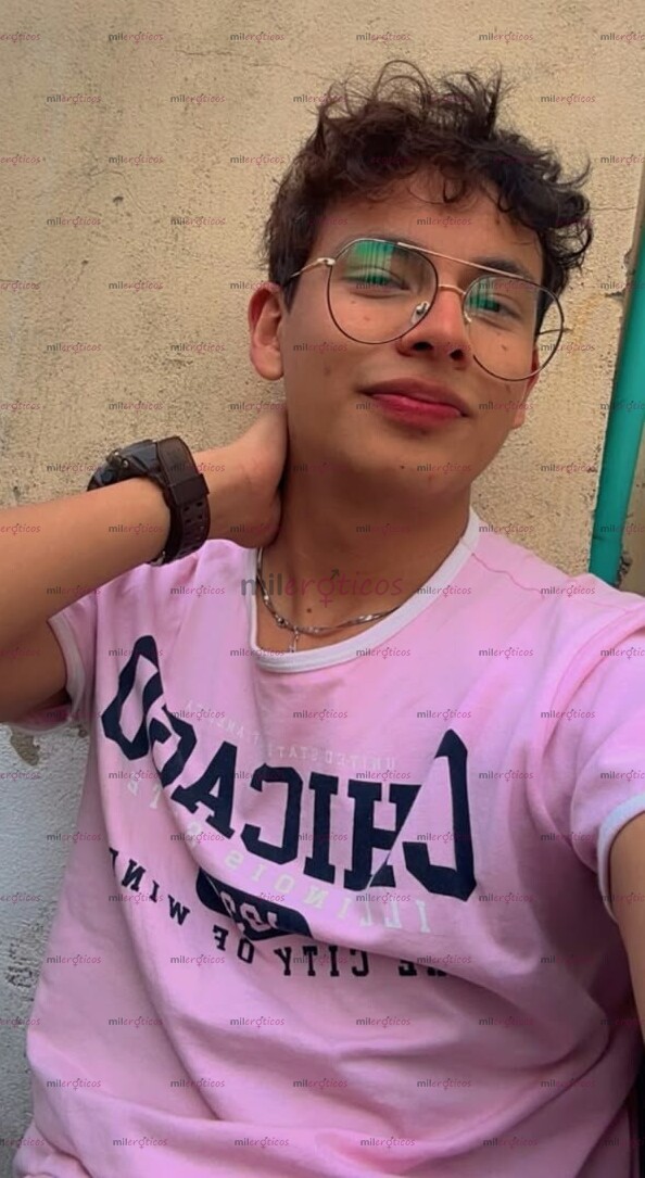 FOTOS DE JOVEN CURIOSO Y CON GANAS DE CONOCER HOMBRES