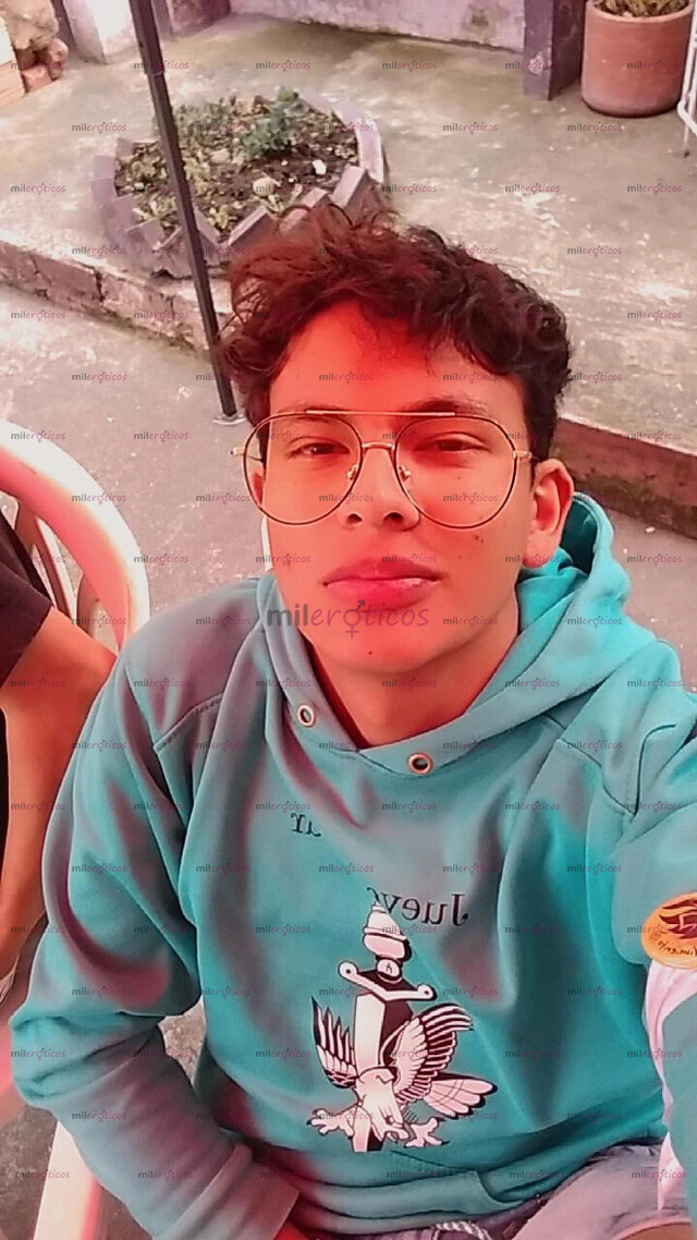 FOTOS DE JOVEN CURIOSO Y CON GANAS DE CONOCER HOMBRES