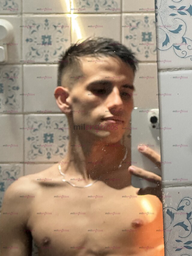 FOTOS DE SOY UN JOVEN DELGADO, Y FULL ARRECHO CON GANAS DE CUMPLIRTE TUS FANTASÍAS