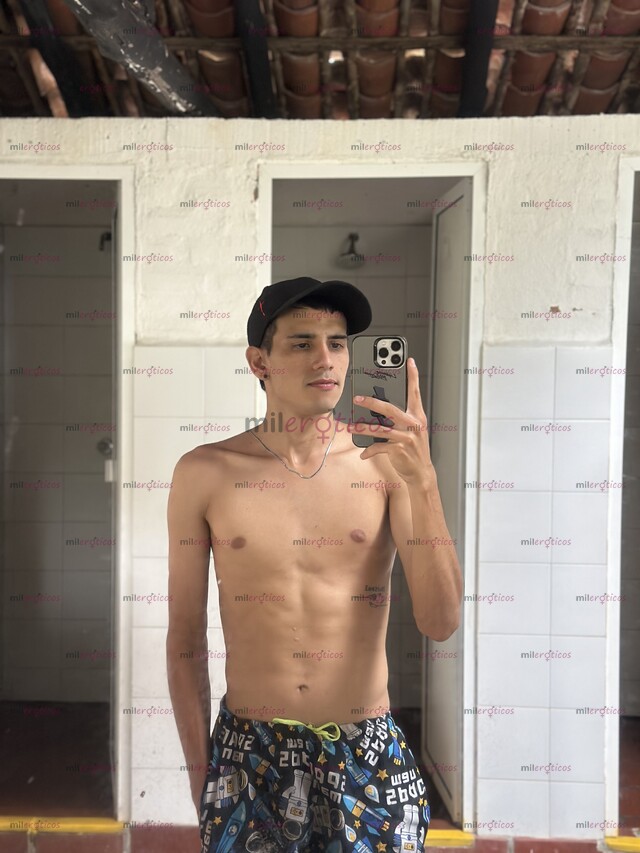 FOTOS DE SOY UN JOVEN DELGADO, Y FULL ARRECHO CON GANAS DE CUMPLIRTE TUS FANTASÍAS