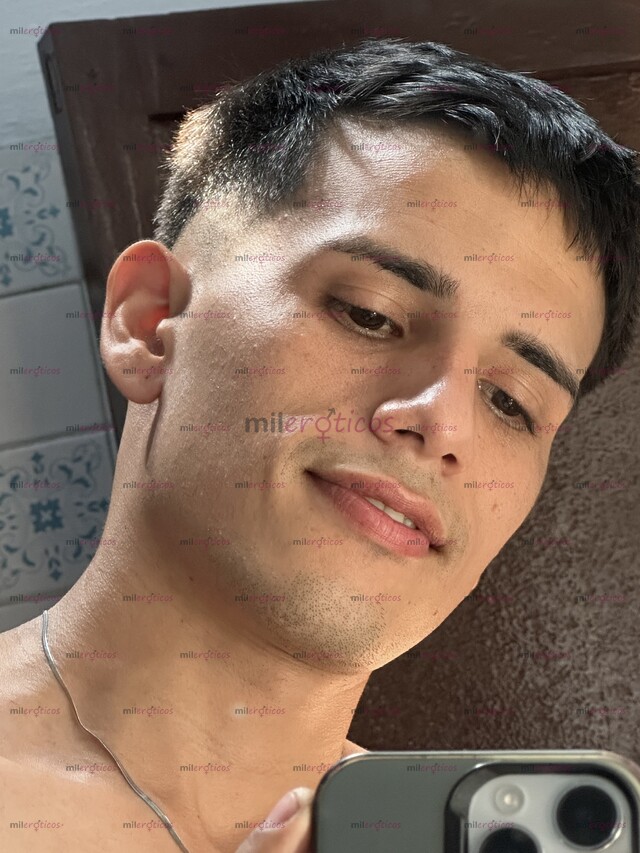 FOTOS DE SOY UN JOVEN DELGADO, Y FULL ARRECHO CON GANAS DE CUMPLIRTE TUS FANTASÍAS