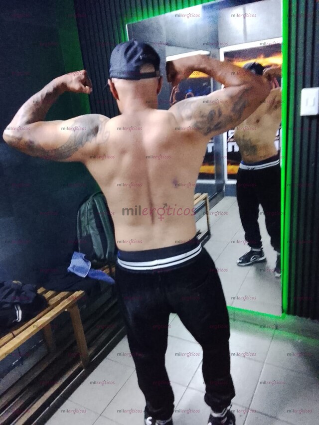 FOTOS DE CHAKAL TATUADO EN BUSCA DE COMPLACERTE MUJERES O PAREJAS SWINGGERS