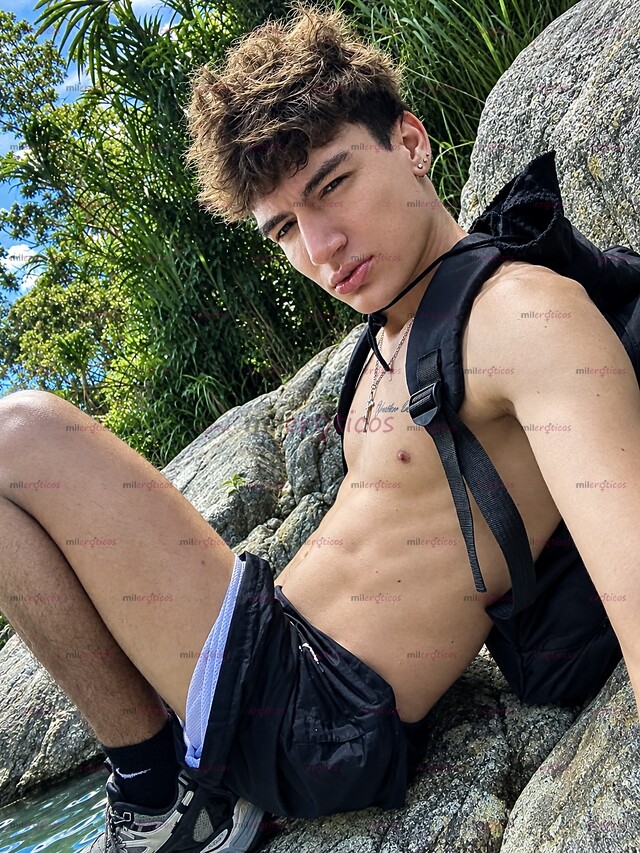 FOTOS DE CHRISTOPHER ADULT CONTENT CREATOR TWINK. AVAILABLE NOW.