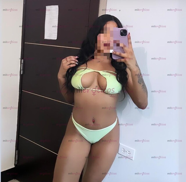 FOTOS DE DE MEDELLÍN PARA EL MUNDO: DESPAMPANANTE JOVENCITA POR PRIMERA VEZ EN LA PÁGINA