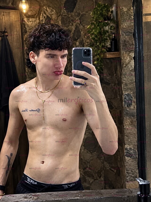 FOTOS DE CHRISTOPHER ADULT CONTENT CREATOR TWINK. AVAILABLE NOW.