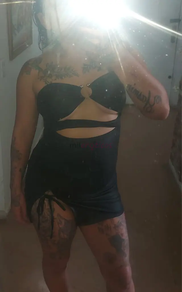 Prazer me chamo brenda sou morena tenho 1 70 de altura 70 kilos atendimento diferenciado com beijos e carinho tenho local fixo e aconchegante tambem a...