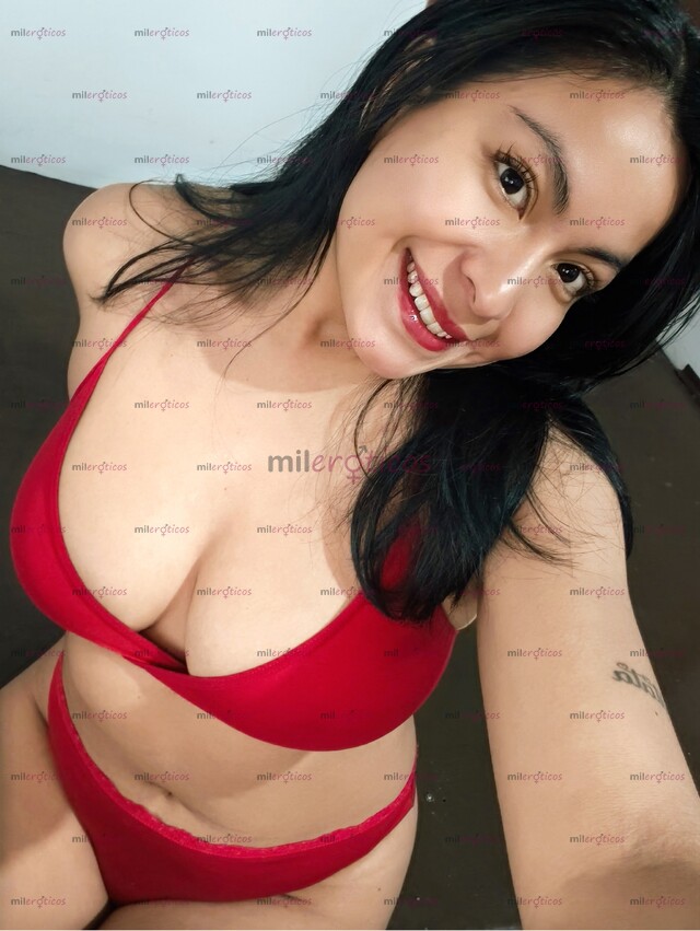 FOTOS DE BONITA CHICA PIEL CANELA SONRISA LINDA EMPÁTICA SIMPÁTICA CUERPO NATURAL