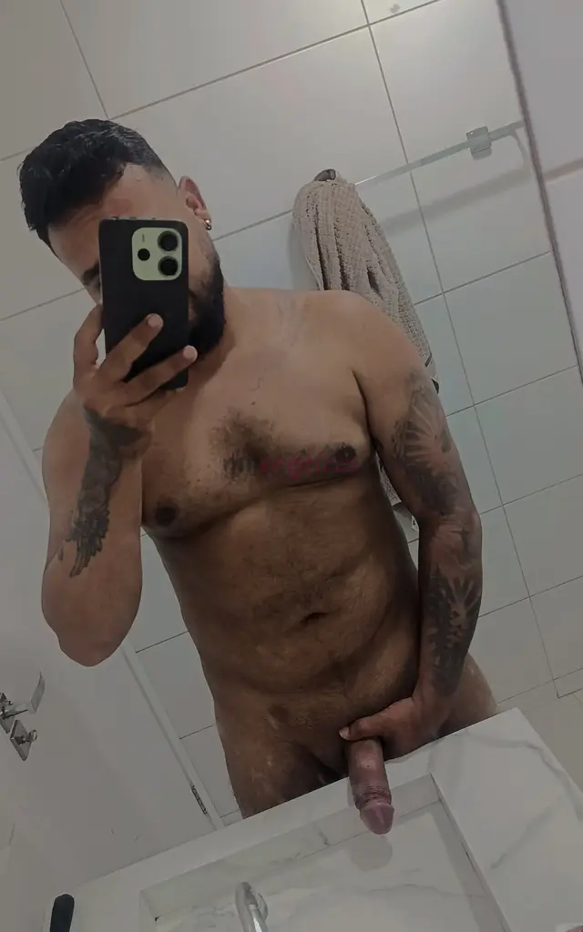 Hombre carinoso romantico y con muchas ganas de hacerte el amor dale escribeme y pongamonos en contactotambien puedo darte ese placer que no te da tu...