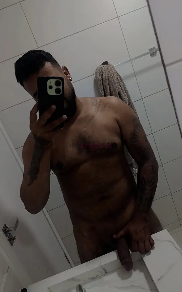 Hombre carinoso romantico y con muchas ganas de hacerte el amor dale escribeme y pongamonos en contactotambien puedo darte ese placer que no te da tu...