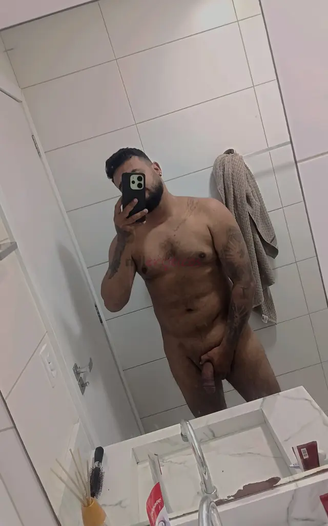 Hombre carinoso romantico y con muchas ganas de hacerte el amor dale escribeme y pongamonos en contactotambien puedo darte ese placer que no te da tu...