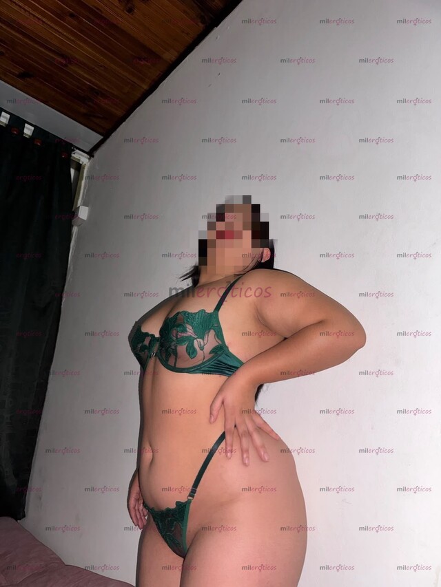 FOTOS DE EXÓTICA, PELINEGRA CON VAGINA, ESTRECHITA Y MOJADITA