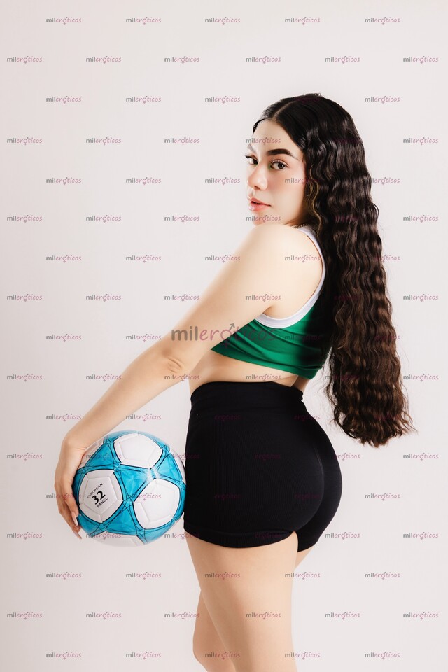 FOTOS DE QUEEN UNA DELICIOSA Y EXQUISITA MUJER LLENA DE MUCHOS MORBO! CON LUGAR