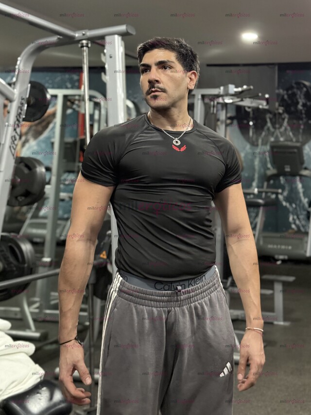 FOTOS DE DANIEL VARONIL ALTO ATLETICO BIEN DOTADO. MEXICANO ARGENTINO