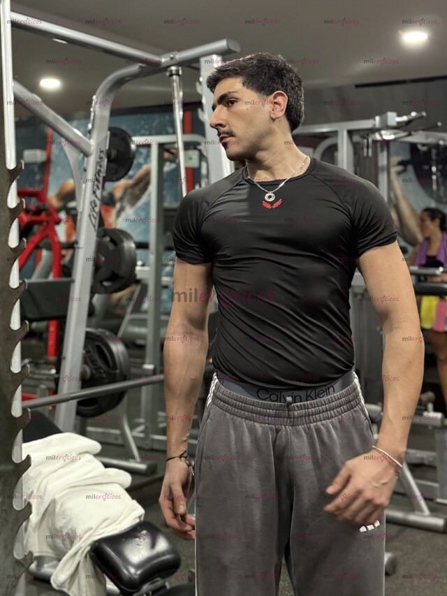 FOTOS DE DANIEL VARONIL ALTO ATLETICO BIEN DOTADO. MEXICANO ARGENTINO
