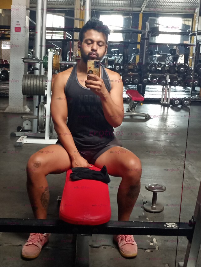 FOTOS DE HOMBRE JOVEN 30 AÑOS, CABALLEROSO, AMABLE, SERVICIAL Y DISCRETO.