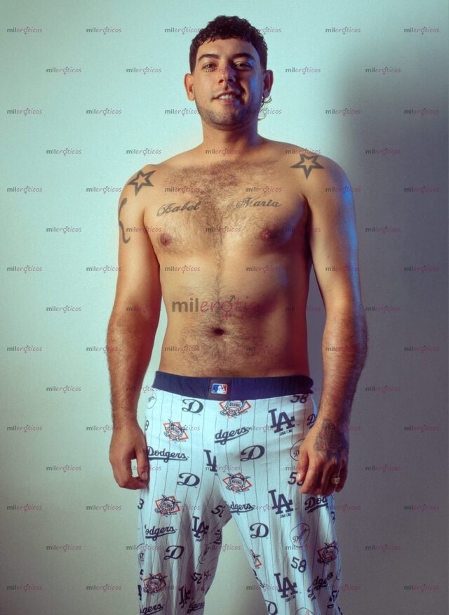 FOTOS DE HETERO VERGON ALTO GUAPO DE OJOS CLAROS BUEN SERVICIO PARCHADO