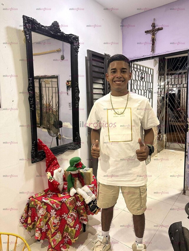 FOTOS DE JOVEN DE 22 AÑOS DOTADO ( PAREJAS Y MUJERES
