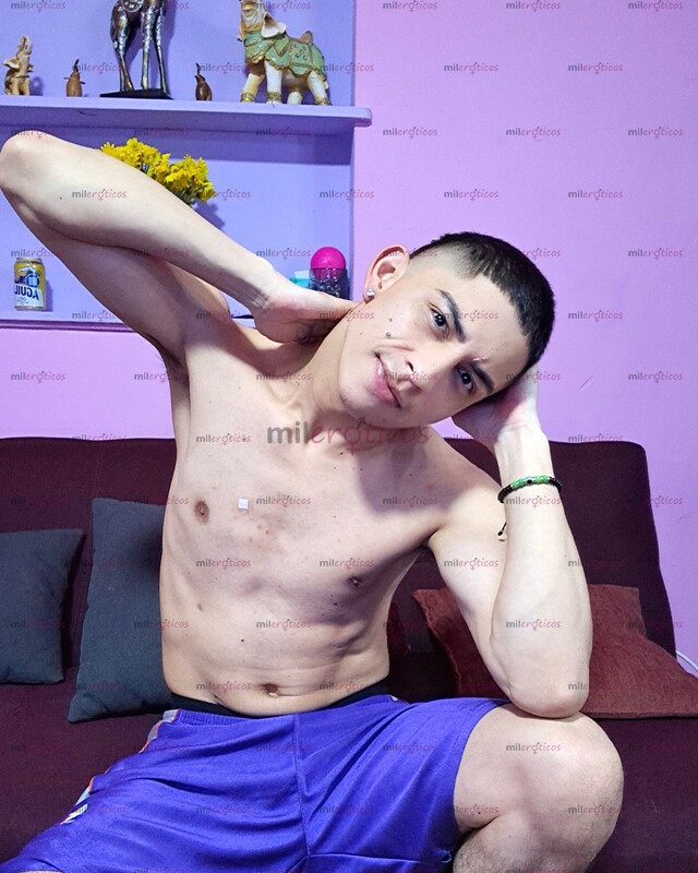 FOTOS DE JOVEN DELGADO, LINDO Y MUY ARRECHO, ESCRÍBEME AHORA