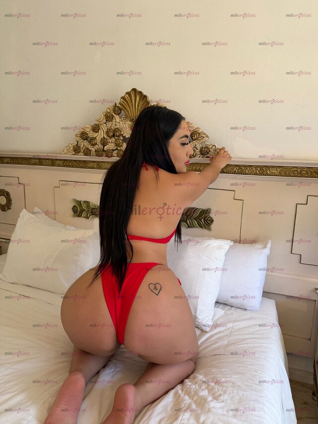 FOTOS DE HERMOSA CURVILÍNEA, CON GRANDES TETAS Y HERMOSO CULO GRANDE