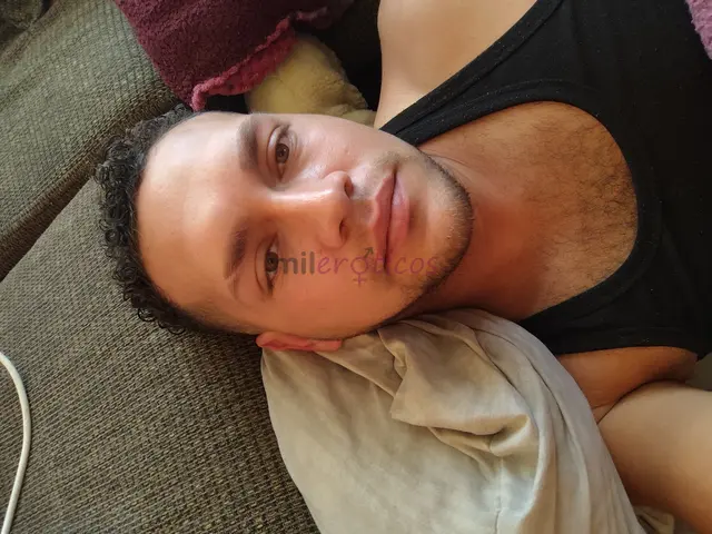 Soy aseado y discreto me encanta oler bien disfruto lo que hago y conozco personas nuevas aparte que me gusta conversar y hacer sentir bien a mis clie...
