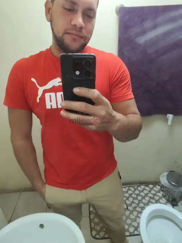 Soy aseado y discreto me encanta oler bien disfruto lo que hago y conozco personas nuevas aparte que me gusta conversar y hacer sentir bien a mis clie...