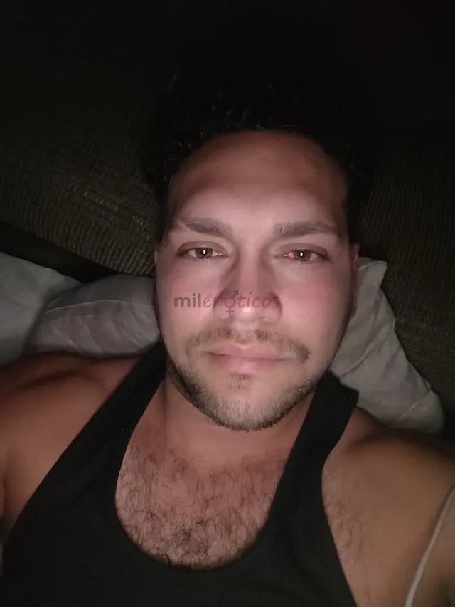 Soy aseado y discreto me encanta oler bien disfruto lo que hago y conozco personas nuevas aparte que me gusta conversar y hacer sentir bien a mis clie...