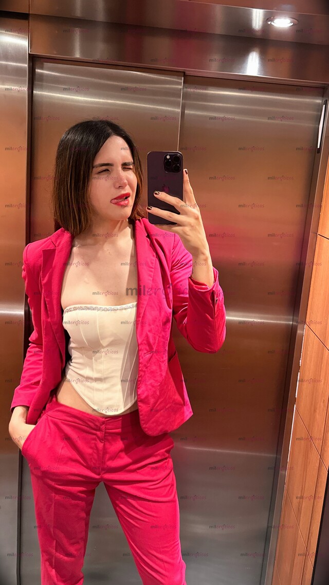 FOTOS DE QUIERES COGER CON UNA TRANS FAMOSA Y FEMENINA