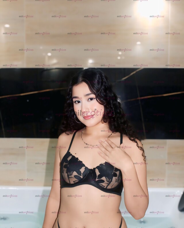 FOTOS DE NICOL SCORT DELGADA CON CUERPO ESBELTO Y CARA BONITA.