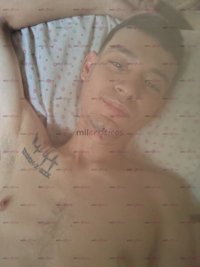 FOTOS DE CHICO JOVEN NINFÓMANO DE 22 AÑOS, CON GANAS DE COGERTE RICO