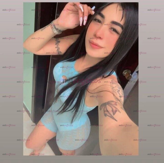 FOTOS DE UNA CHICHA BAJITA DE CABELLO NEGRO Y OJOS CLAROS FLACA CON UNOS TATUAJES LINDOS