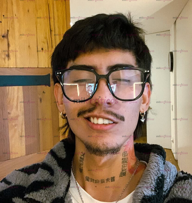 FOTOS DE JOVEN FLACO, VERSÁTIL, SERIO Y ¡EMOCIONADO DE CONOCERTE!