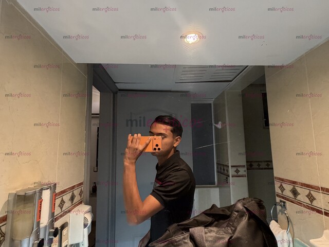 FOTOS DE TE BAÑO DE LECHE DE 18 AÑOS CHICO ATRACTIVO