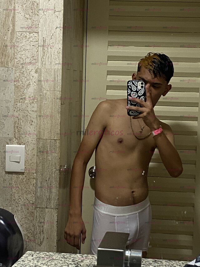 FOTOS DE TE BAÑO DE LECHE DE 18 AÑOS CHICO ATRACTIVO