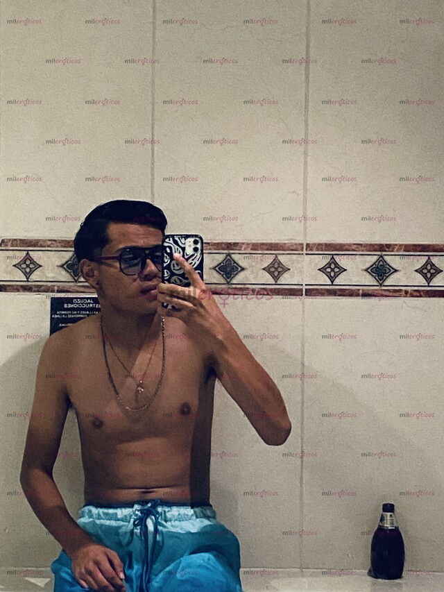FOTOS DE TE BAÑO DE LECHE DE 18 AÑOS CHICO ATRACTIVO
