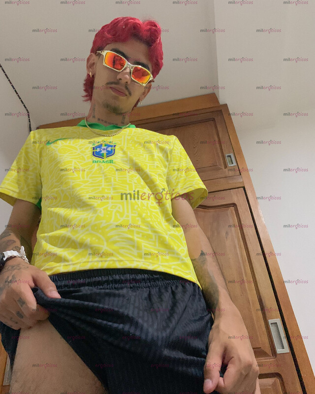 FOTOS DE JOVEN DELGADO, TATUADO Y SERIO LLENO DE SORPRESAS. ¿TE ATREVES A ESCRIBIRME?