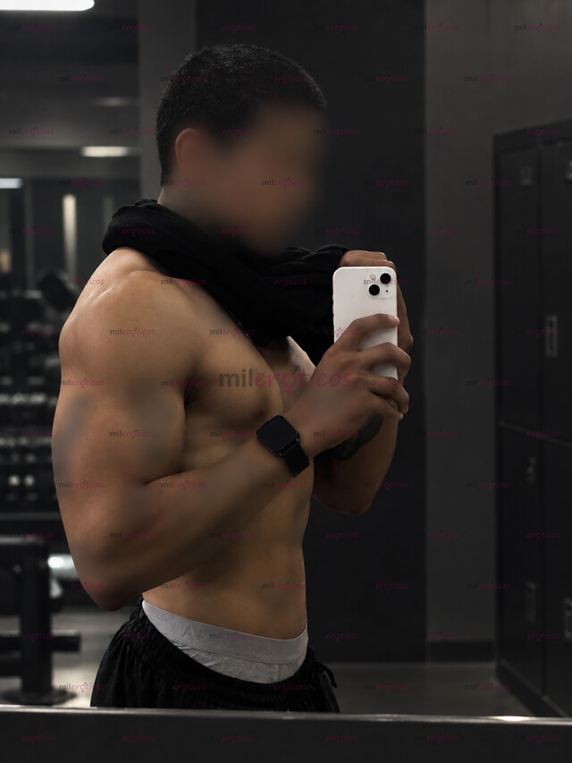 FOTOS DE 26 AÑOS, TATUADO ALTO Y CON CUERPO BIEN TRABAJADO Y CON UNA RICA VERGA