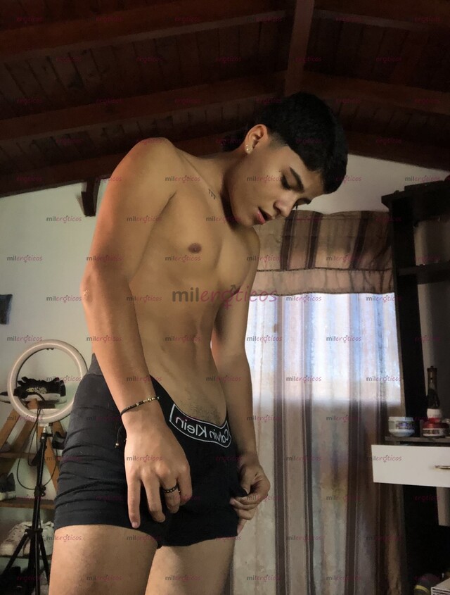 FOTOS DE ACTOR PORNO, XXX DOTADO, ESTÁ EN TU CIUDAD POR POCO TIEMPO