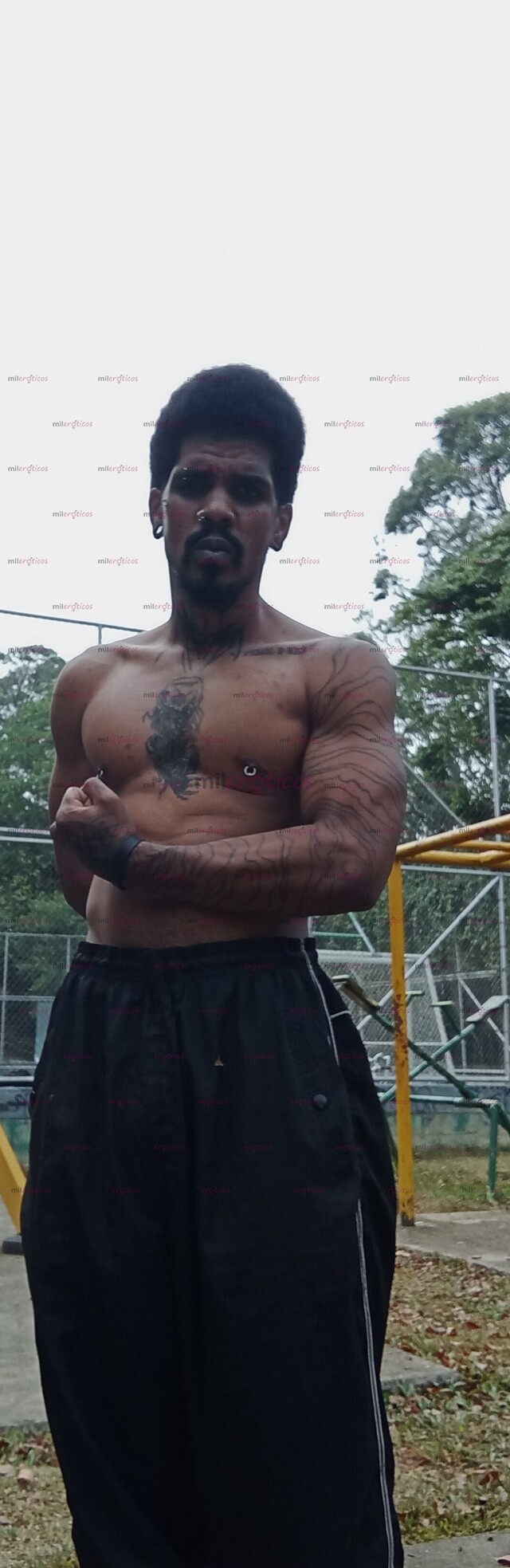 FOTOS DE HOMBRE MORENO Y FUERTE QUE QUIERE QUE PASES UN MOMENTO INCREÍBLE Y PLACENTERO