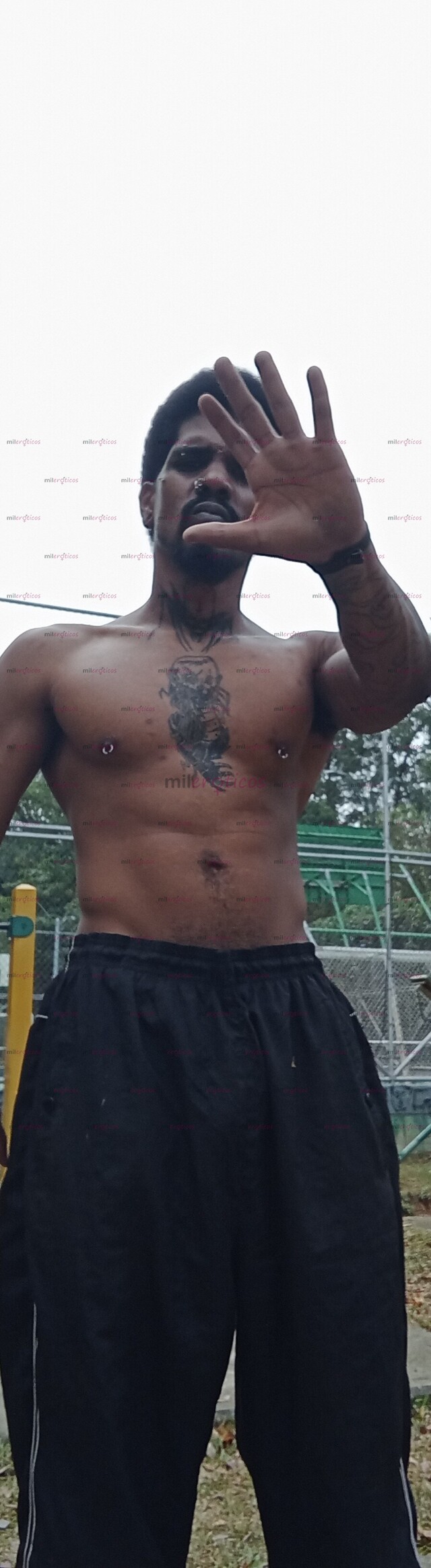 FOTOS DE HOMBRE MORENO Y FUERTE QUE QUIERE QUE PASES UN MOMENTO INCREÍBLE Y PLACENTERO