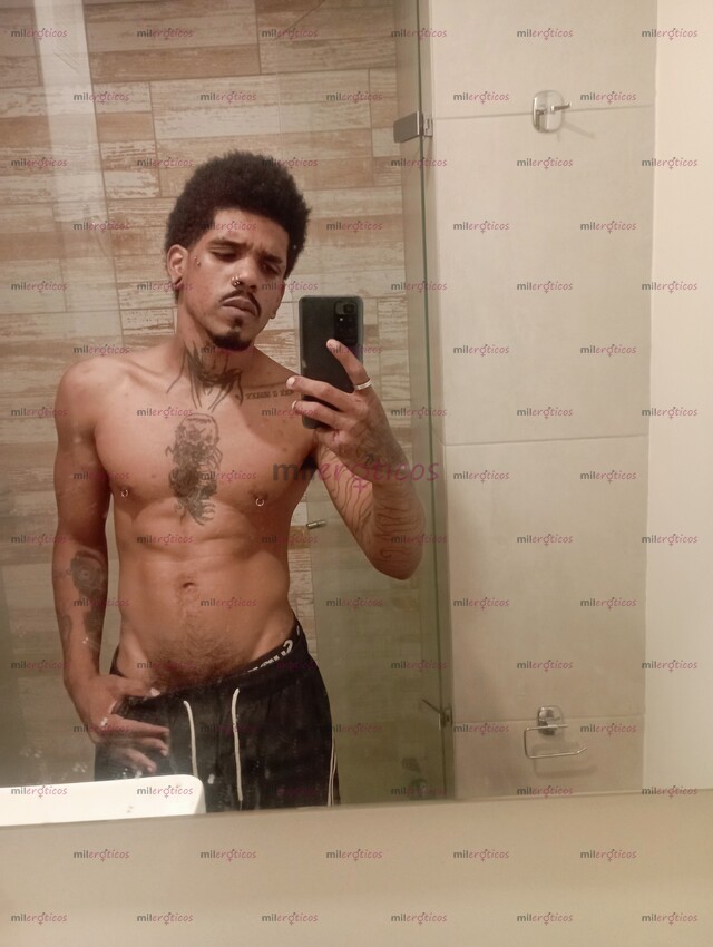 FOTOS DE HOMBRE MORENO Y FUERTE QUE QUIERE QUE PASES UN MOMENTO INCREÍBLE Y PLACENTERO