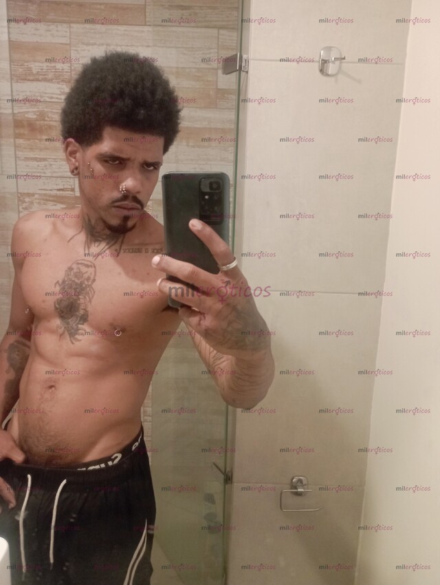 FOTOS DE HOMBRE MORENO Y FUERTE QUE QUIERE QUE PASES UN MOMENTO INCREÍBLE Y PLACENTERO