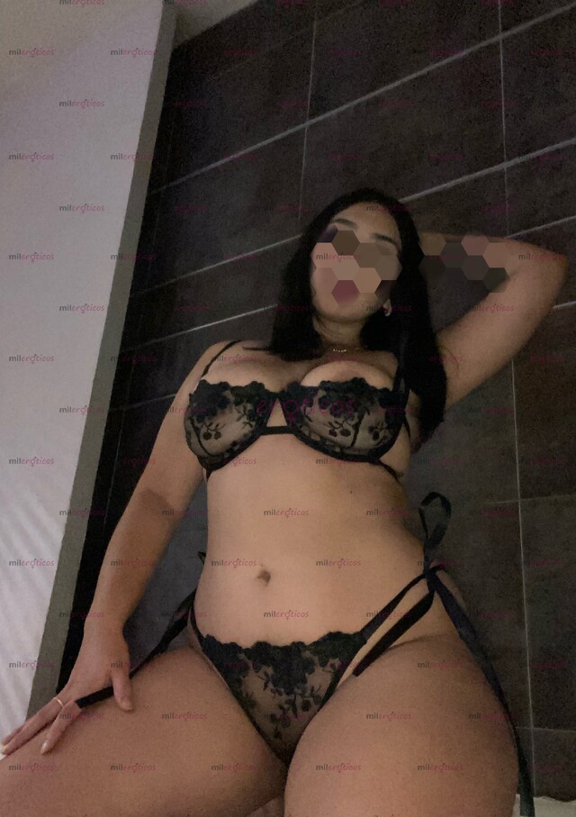 FOTOS DE NICOL PETIT SEXY BONITA Y COMPLACIENTE TETONA Y NALGONA